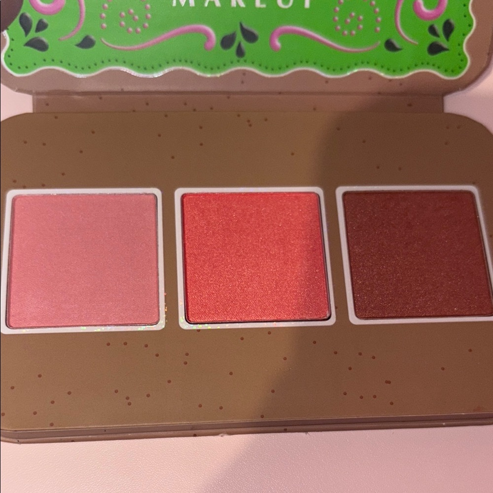 NYX Professional Makeup Palette and Lip Gloss Set - Picture 2 of 5